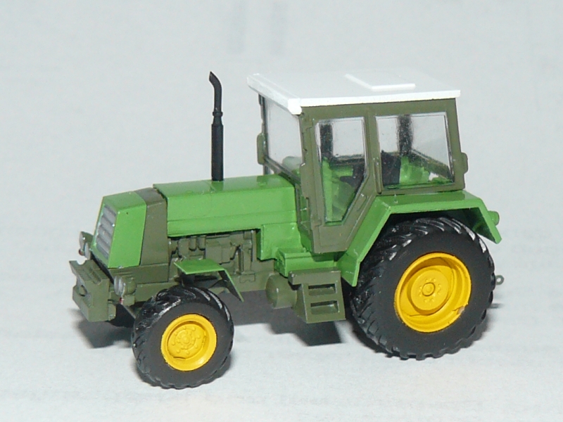 Traktor ZT 323-A